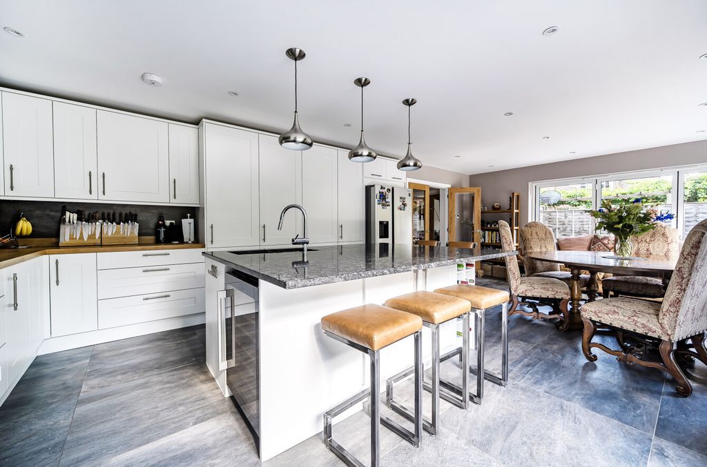 Property photo 3 of 37 Shaker Units