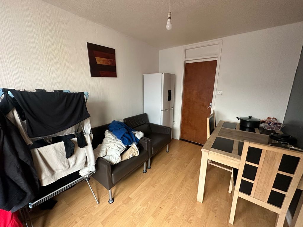 Property photo 2 of 9 E0A537Fa-Fe1c-40E4-996B-7273A94160Bb