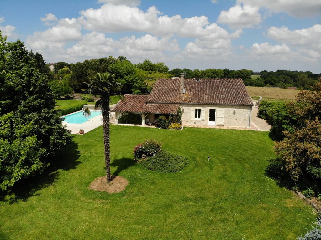 Property photo 1 of 27 Beautiful Stone Property With Swimming Pool And Large Barn
