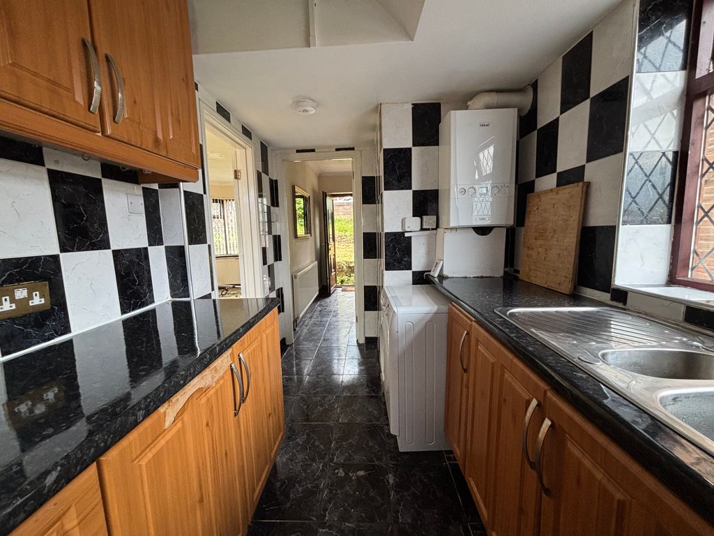 Property photo 1 of 14 Fitted Kitchen