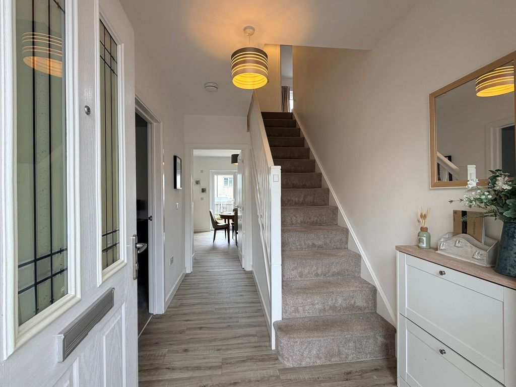 Property photo 2 of 23 Entrance Hallway