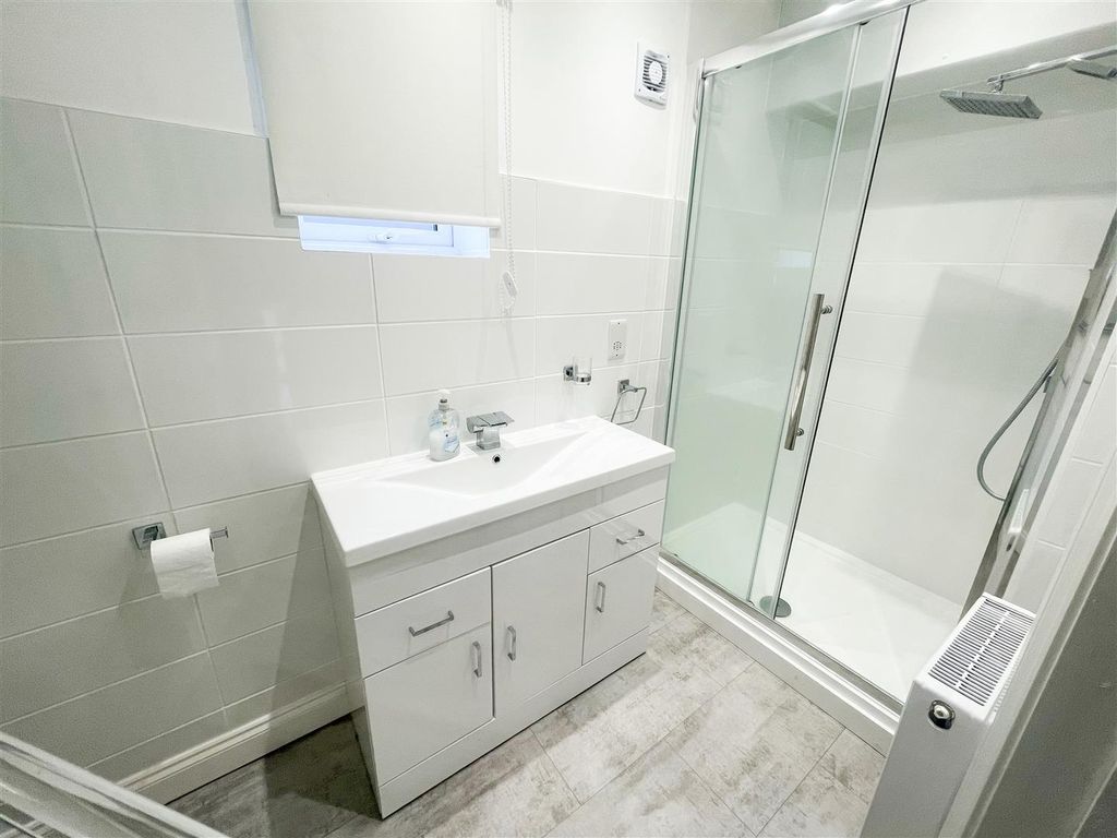 Property photo 3 of 7 Shower Room