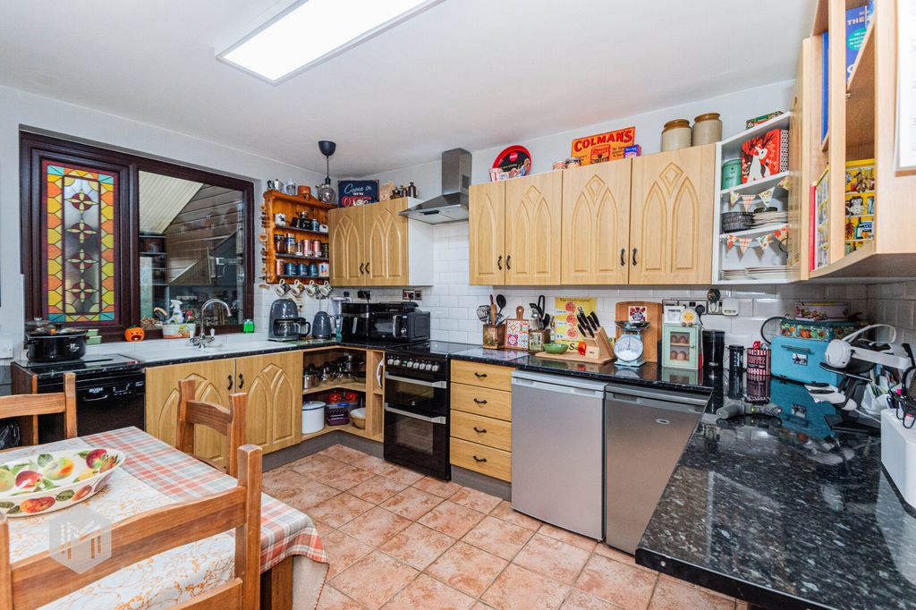 Property photo 3 of 16 Picture No. 11