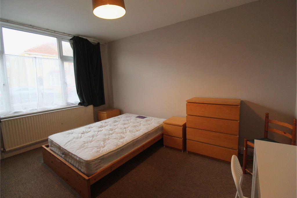 Property photo 3 of 8 Bedroom 1