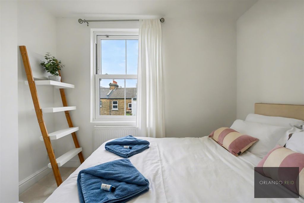 Property photo 2 of 12 258B Battersea Park Road Sw11 3Bp-2.Jpg