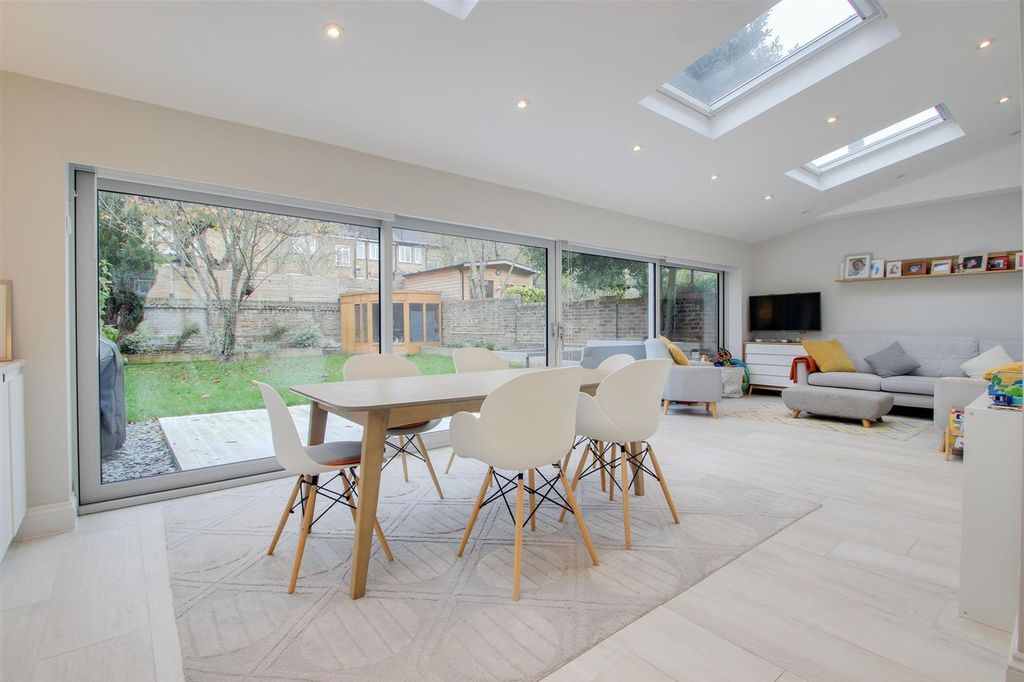 Property photo 3 of 25