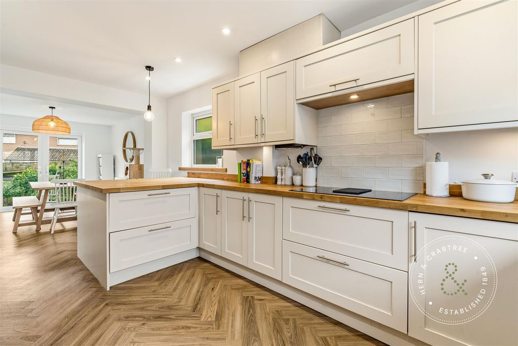 Property photo 3 of 40 Hawfinch-Close-11.Jpg