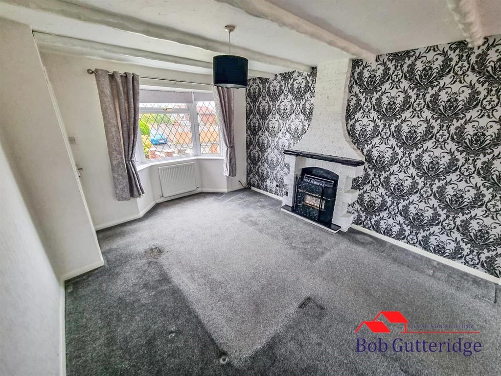 Property photo 3 of 9 Lounge / Dining Room