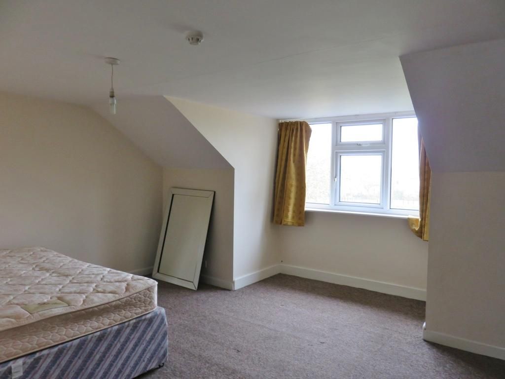 Property photo 2 of 16 Flat 2 Bedroom One