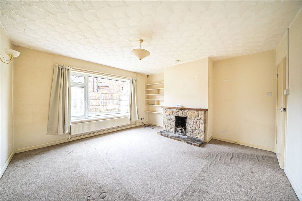 Property photo 3 of 9 Sitting Room