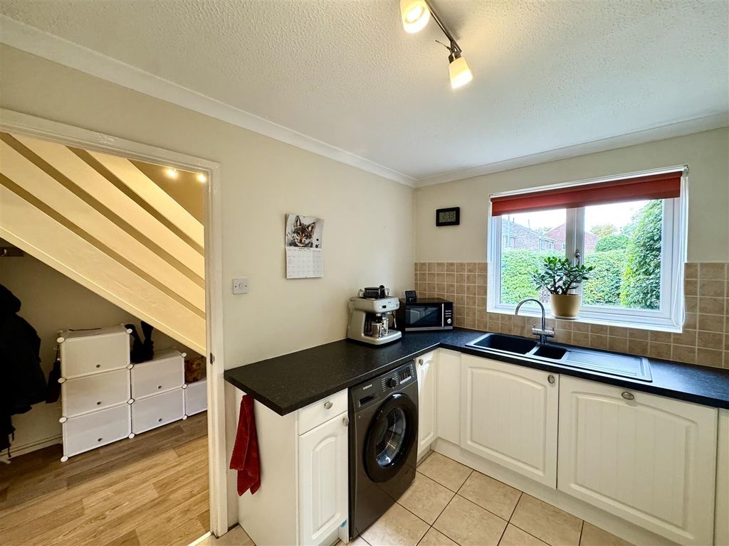 Property photo 3 of 13 Kitchen