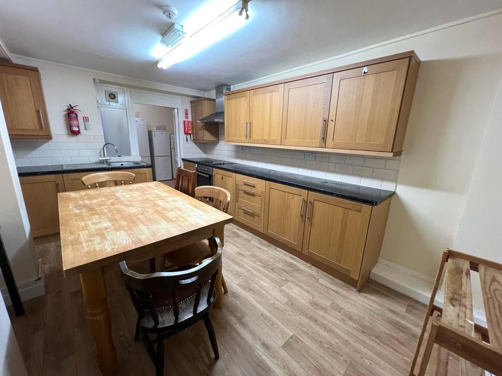 Property photo 2 of 14 Kitchen 1.Jpg