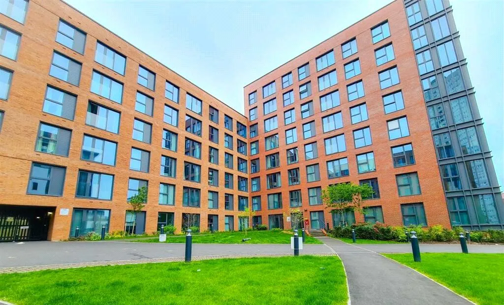 Apartment in Birmingham, Windmill Hill/ The Axium Apartments, Digbeth - More