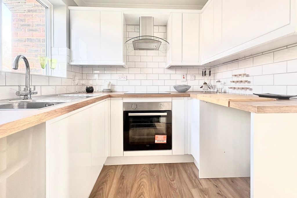 Property photo 2 of 14 Picture No. 27