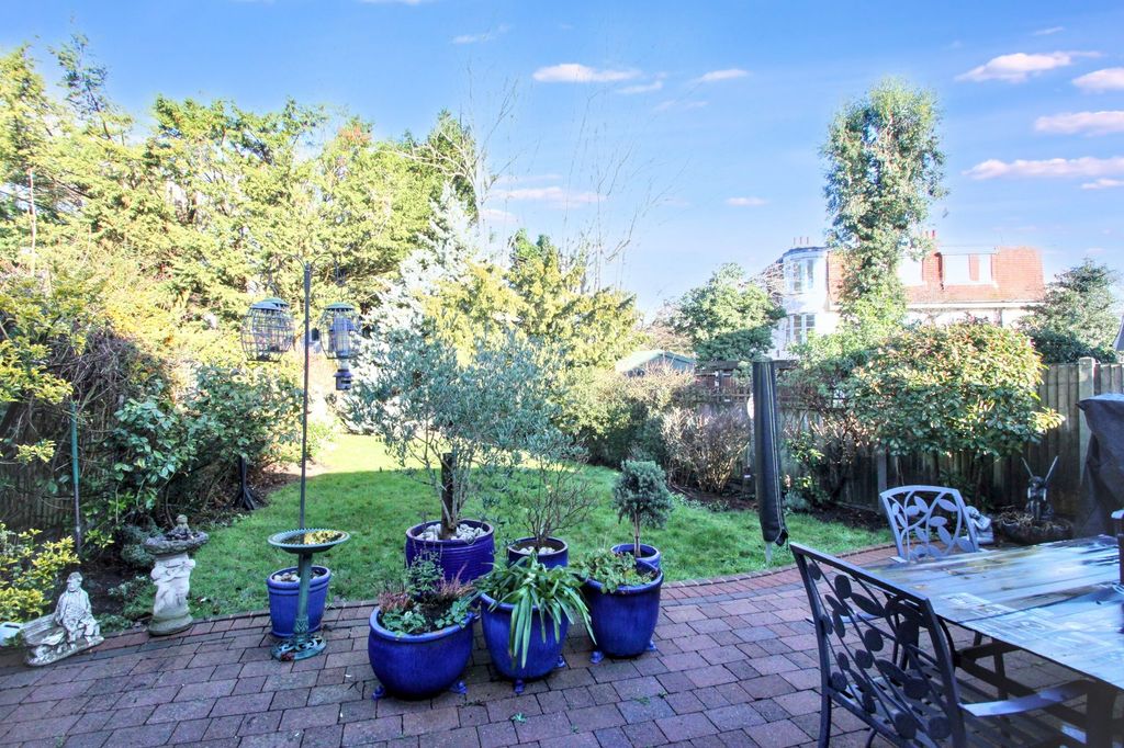 Property photo 2 of 23