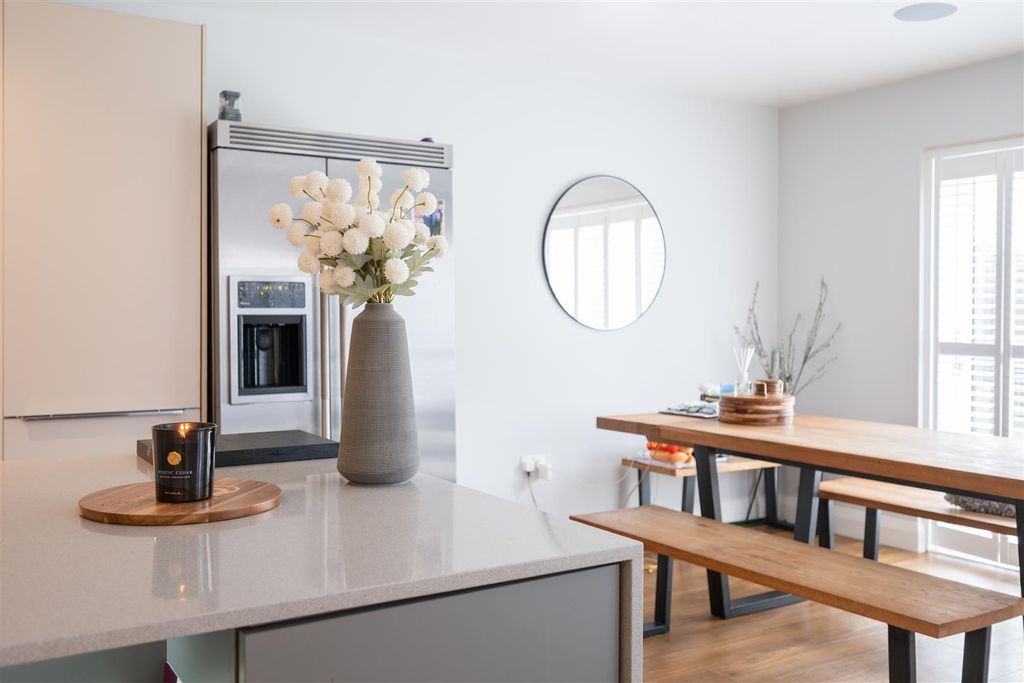 Property photo 2 of 30 Kitchen