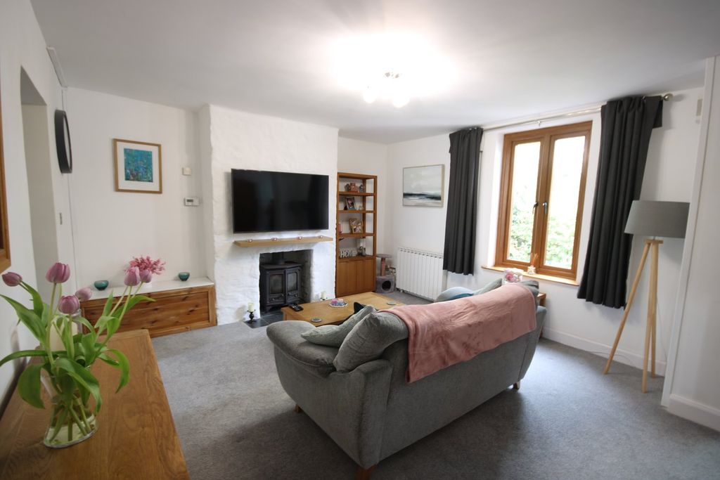 Property photo 2 of 33