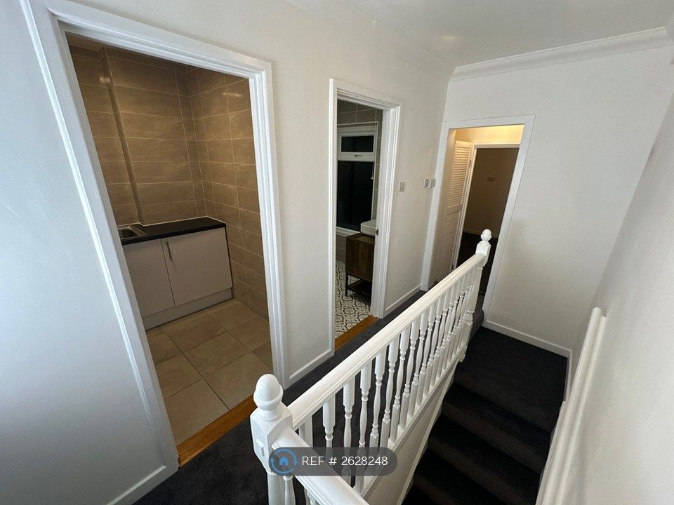Property photo 1 of 8 Hall