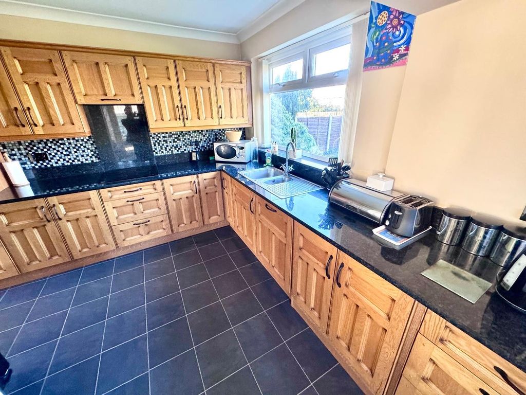 Property photo 2 of 21 Kitchen
