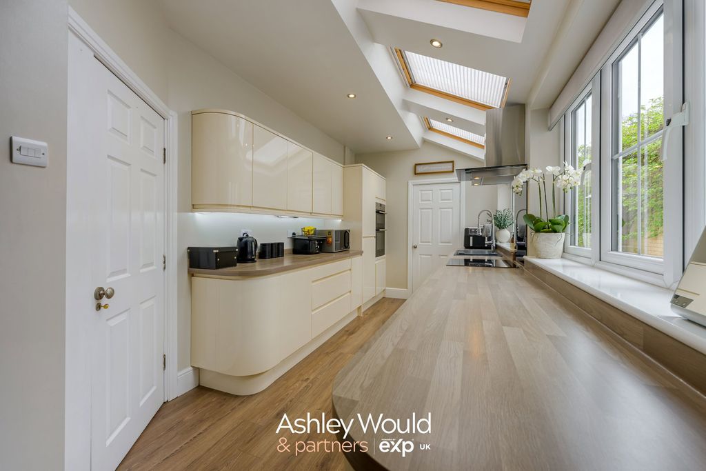 Property photo 2 of 24