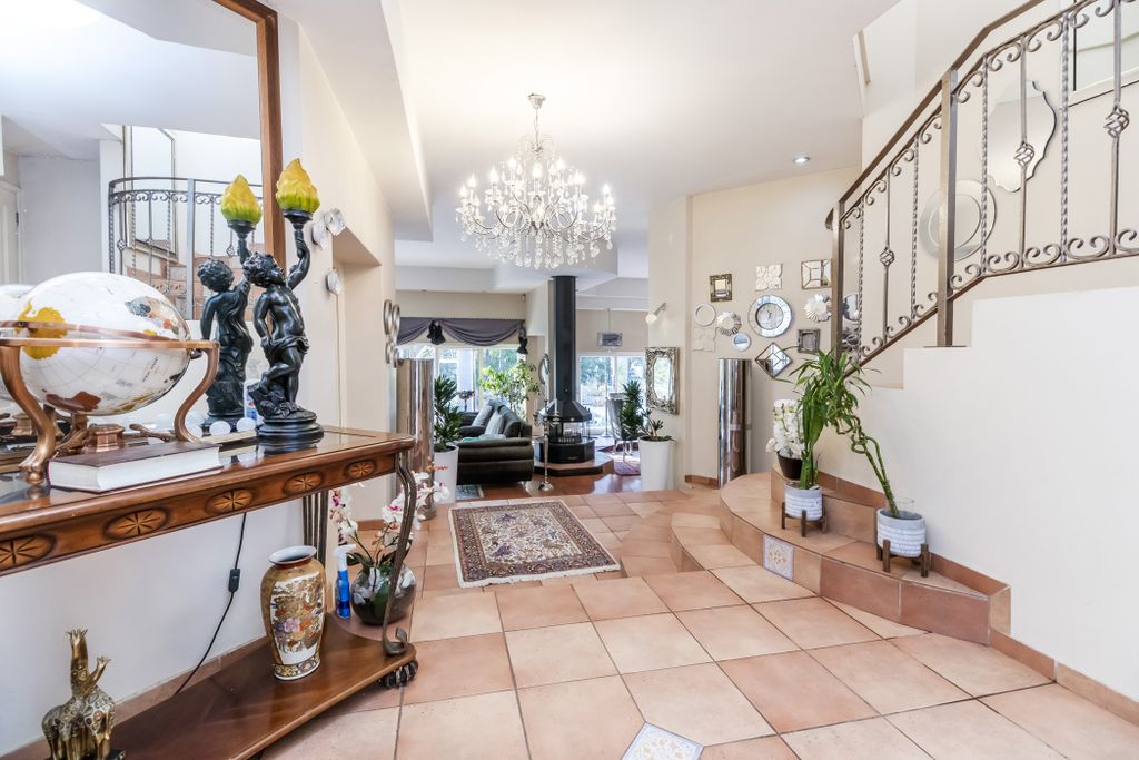 Property photo 3 of 38
