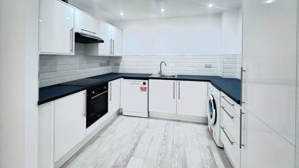 Property photo 2 of 11 Kitchen