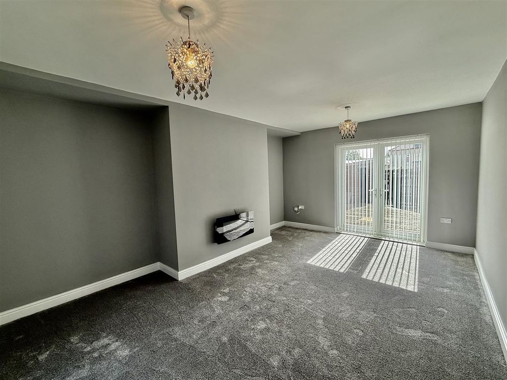 Property photo 2 of 14 Lounge