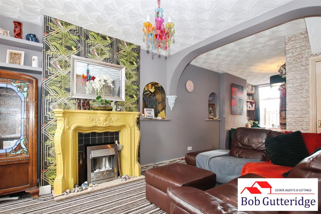 Property photo 2 of 25 Open Plan Lounge / Dining Room