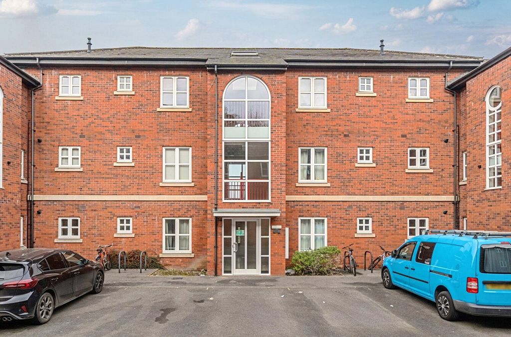 Property photo 1 of 14 1430872-12-69c123...