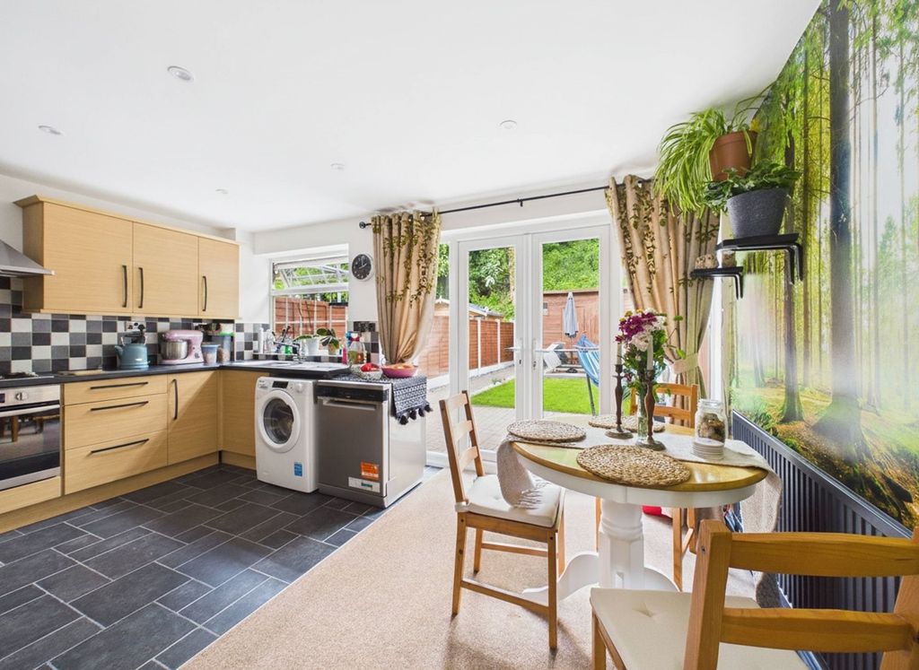 Property photo 3 of 14 Dining Kitchen