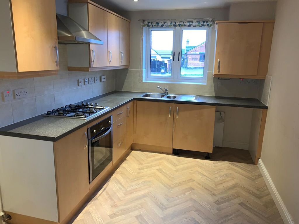 Property photo 2 of 9 Kitchen