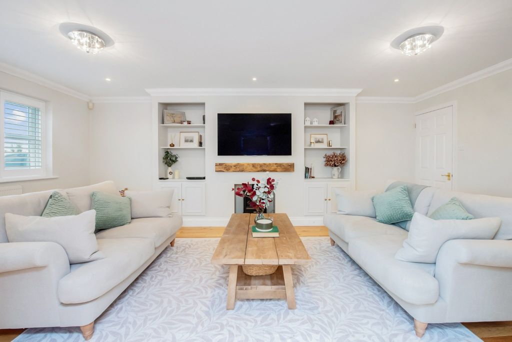 Property photo 3 of 31 3831146