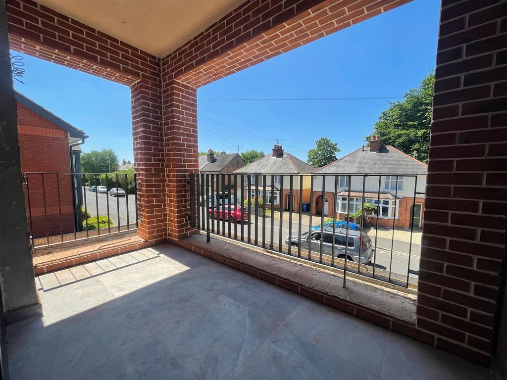 Property photo 3 of 14