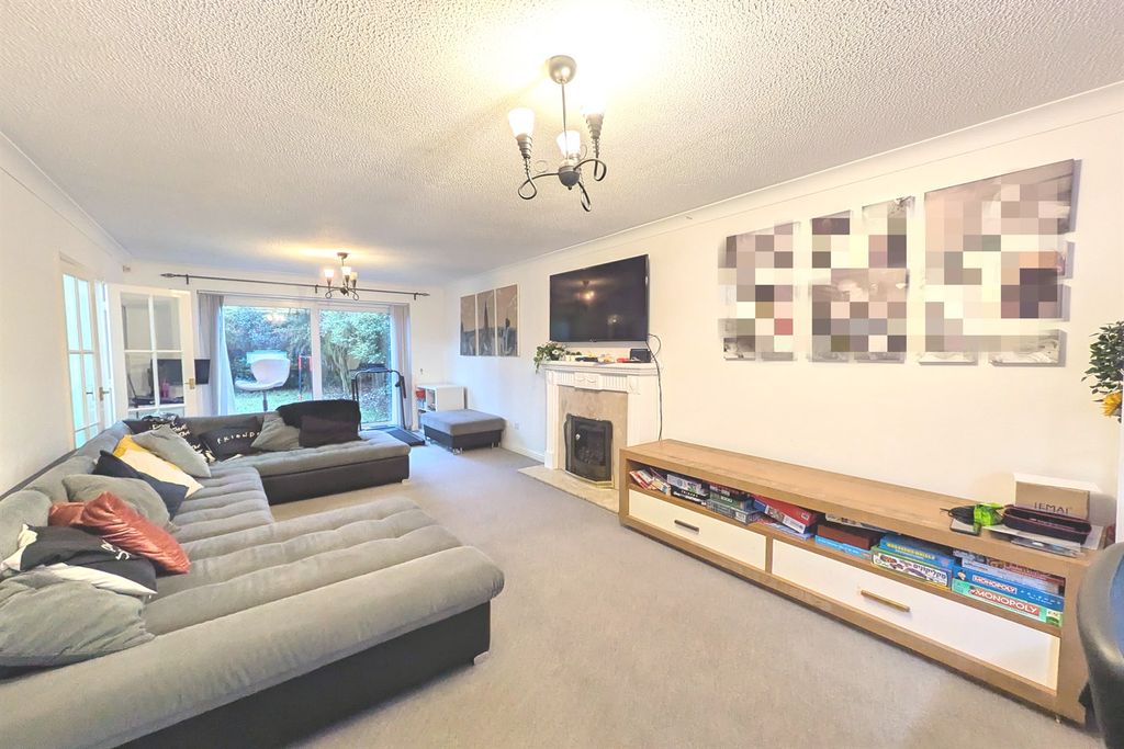 Property photo 2 of 14 Lounge