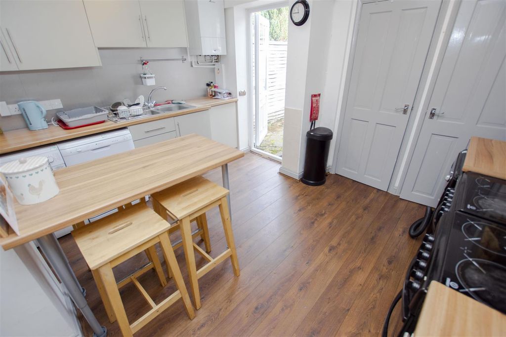 Property photo 3 of 13 Approach