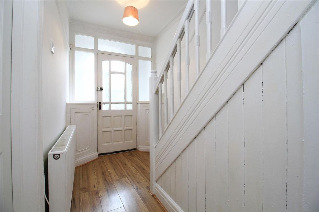 Property photo 2 of 15 Hallway.Jpg