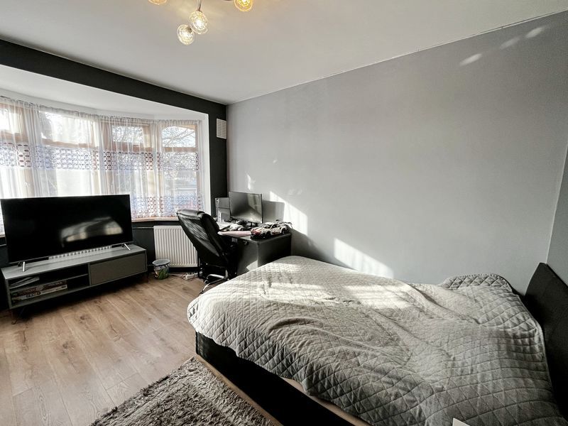 Additional image 9 of 4 bed semi-detached house for saleFarndale Crescent, Greenford UB6