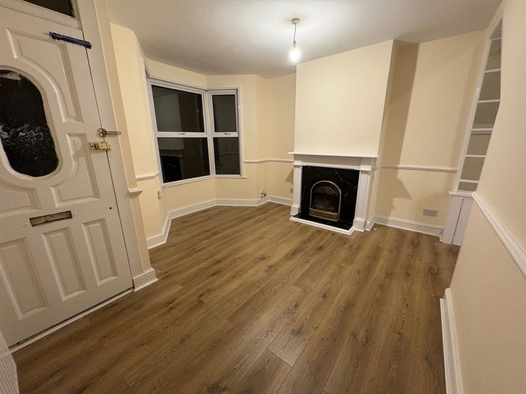 Property photo 2 of 20 Sr Lounge