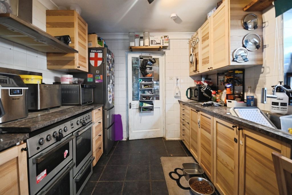 Property photo 2 of 17