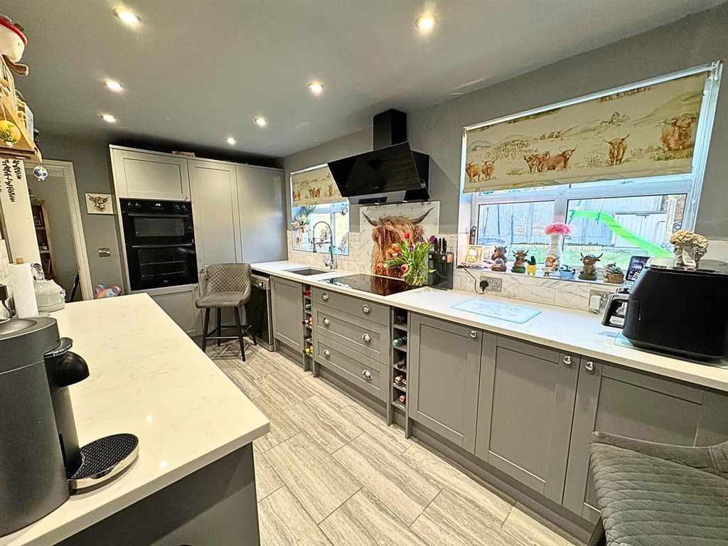 Property photo 3 of 22 Kitchen