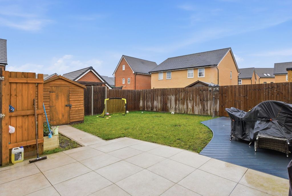 Property photo 2 of 16 Garden