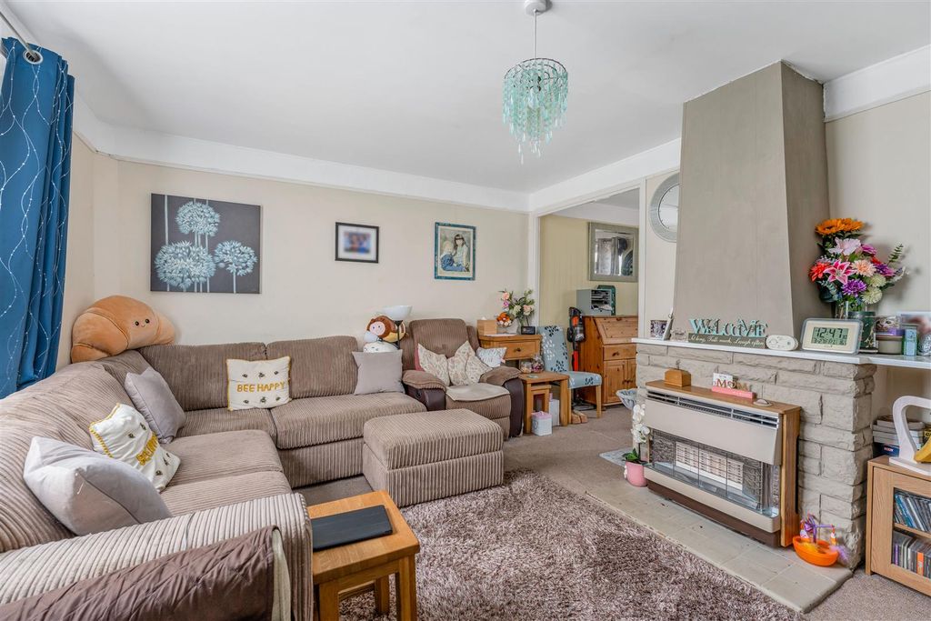 Property photo 2 of 10 2 Easington Gardens, Banbury-7.Jpg