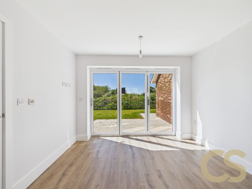 Property photo 3 of 21 5243613