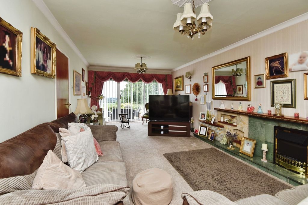 Property photo 2 of 17 Photo