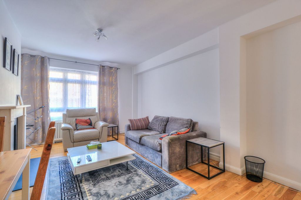 Property photo 3 of 12 Reception