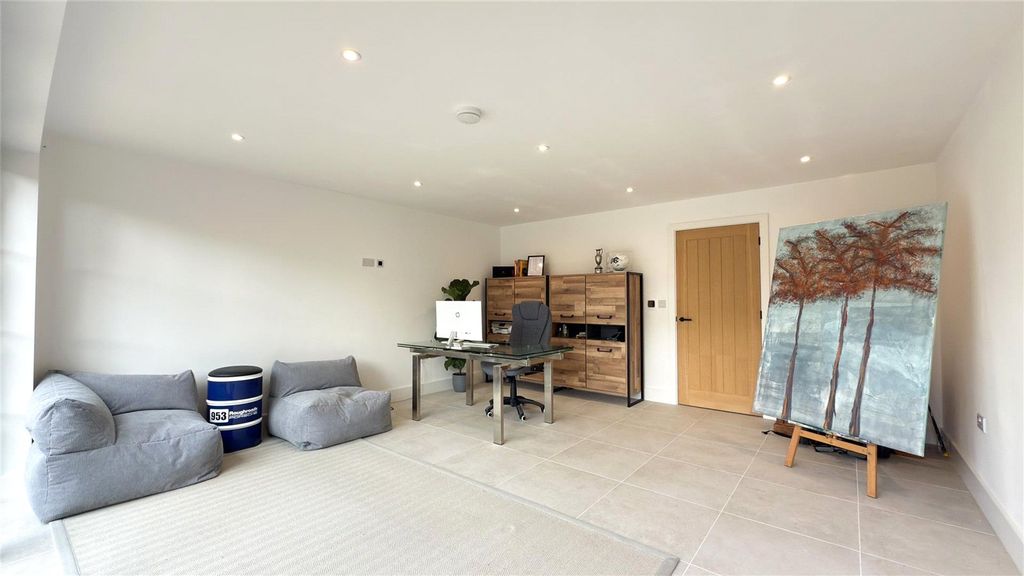Property photo 2 of 17 Picture No. 01