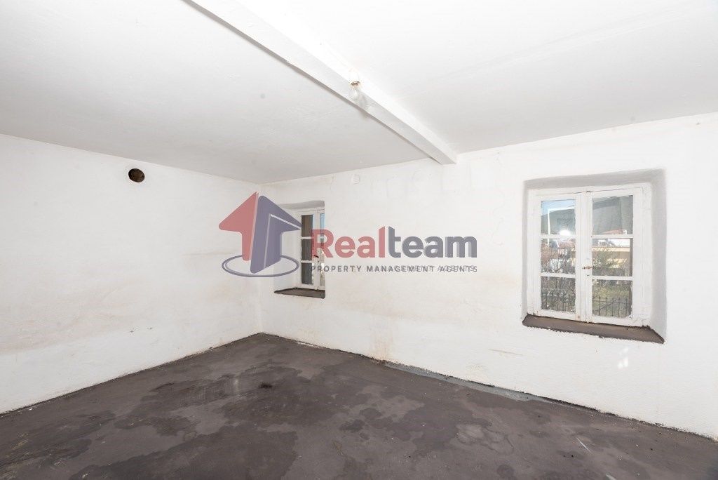 Property photo 3 of 25