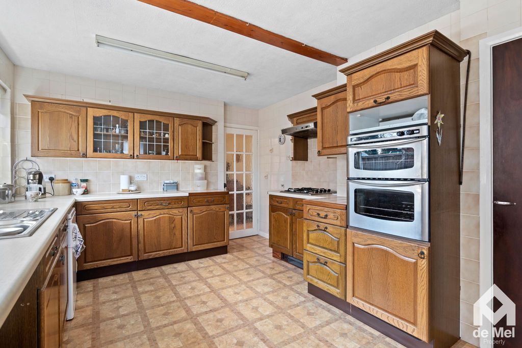 Property photo 2 of 13 Photo 5