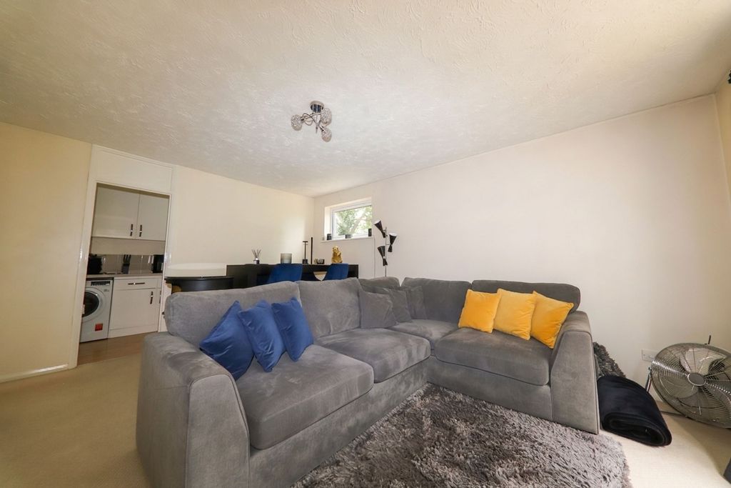 Property photo 3 of 10 2026 - Living Room (3)(E)