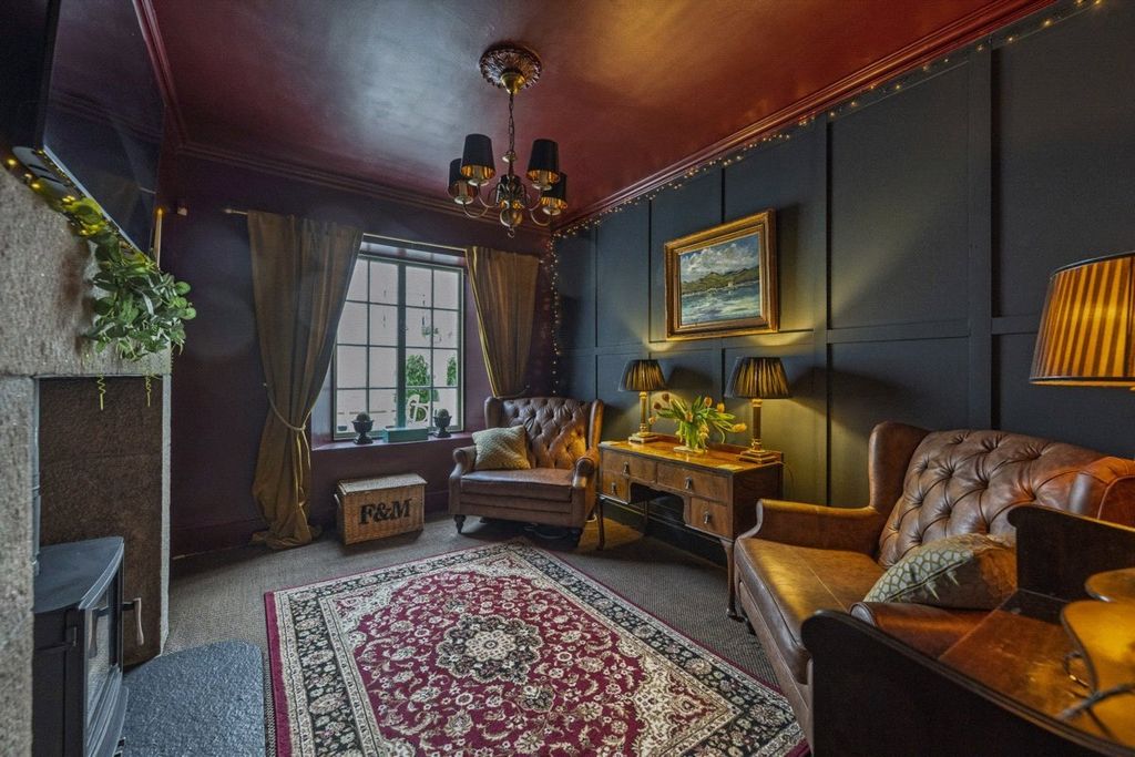 Property photo 3 of 13 Snug